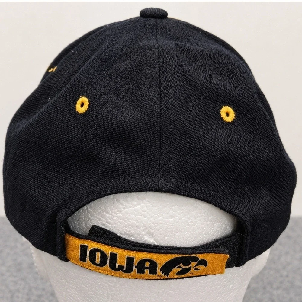 Iowa Hawkeyes Hat Top of‎ the World Yellow Black Embroidered NCAA Cap Y2K Sports